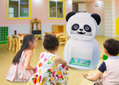 推进教师的专业化成长；帮力学校实现聪慧化